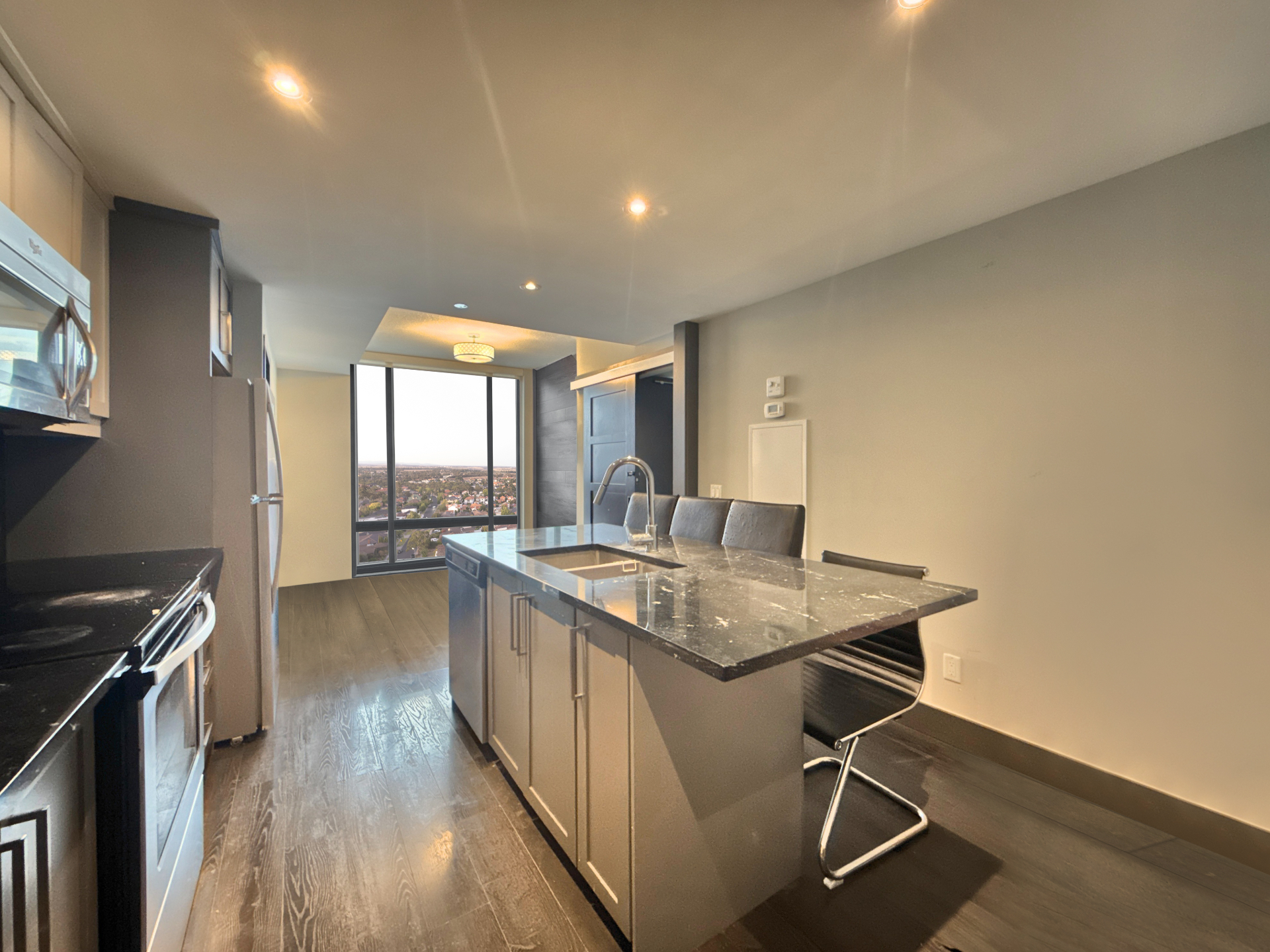 Clean kitchen after decluttering