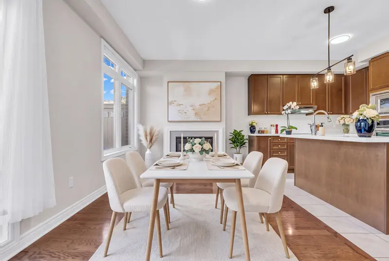 Dining room open to the kitchen, Mississauga