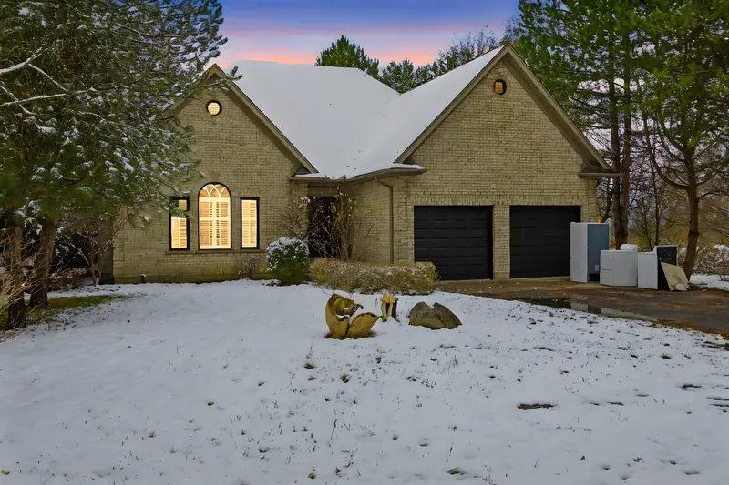 Bungalow at dusk in winter — London real estate photography by Estate Shutter