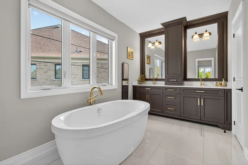 Ensuite with freestanding tub — Vaughan real estate photography by Estate Shutter