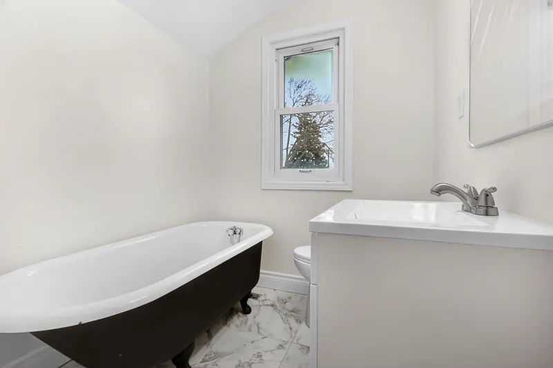 Bathroom with clawfoot tub — Windsor real estate photography by Estate Shutter